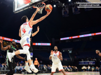 Anadolu Efes yarı final için sahada...