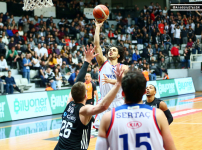 Çekişmeli maçta gülen taraf Anadolu Efes: 95-92