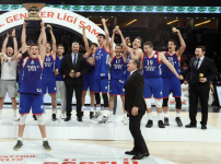 Basketbol Gençler Ligi'nin İlk Şampiyonu Anadolu Efes...