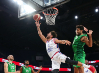 Anadolu Efes 84 - Darüşşafaka Tekfen 87