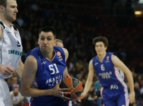 Efes snatches a critical win on the way to playoffs: 79-75