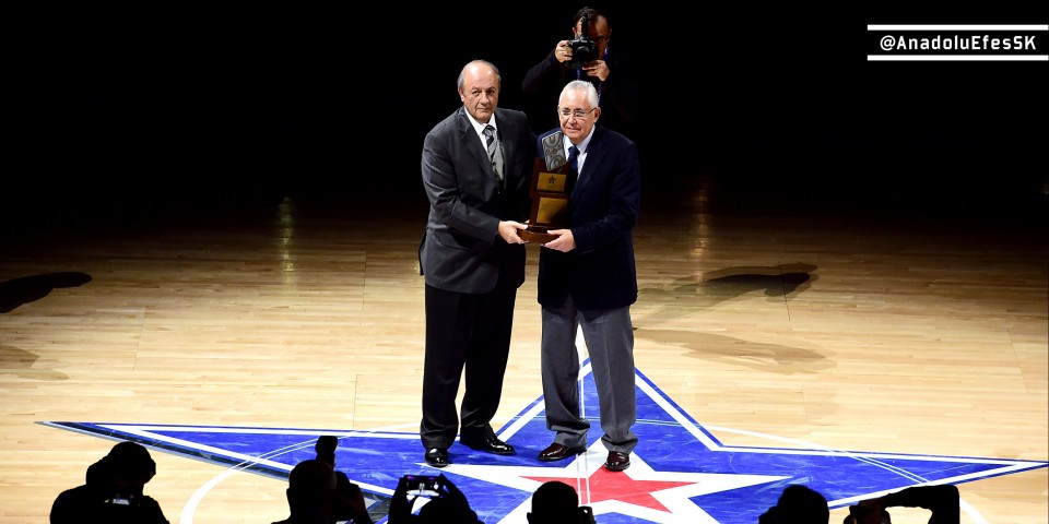 Efsane Antrenor Aydin Ors Un Ismi Abdi Ipekci Spor Salonu Ndaki Yerini Aldi Anadolu Efes Spor Kulubu