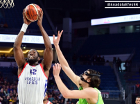 Anadolu Efes - Tofaş serisi Sinan Erdem Spor Salonu’nda devam ediyor...