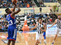 Anadolu Efes ran for a point difference on the away game with Sakarya: 100-74