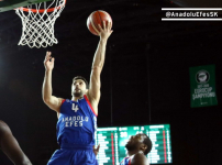 Anadolu Efes yarı finalde: 79-78