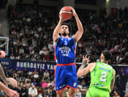 Tofaş: 77 - Anadolu Efes: 70