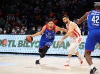 Anadolu Efes Asla Vazgeçmez: 84-83