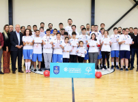 Anadolu Efes’in One Team Projesi’nde Özel Sporcuların Sertifikalarını Sertaç Şanlı Verdi...