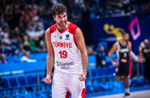 A Milliler EuroBasket 2022'ye Son 16 Turunda Veda Etti: 86-87