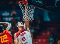 Yiğitcan ve Muhaymin'in çabası finale yetmedi : 69-71