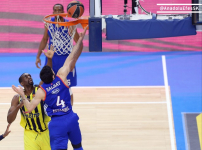 Anadolu Efes - Fenerbahçe karşılaşması ertelendi...