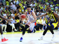 Anadolu Efes: 72 - Fenerbahçe Beko: 80