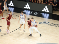 Anadolu Efes: 76 - Umana Reyer Venice: 83 (ANGT)